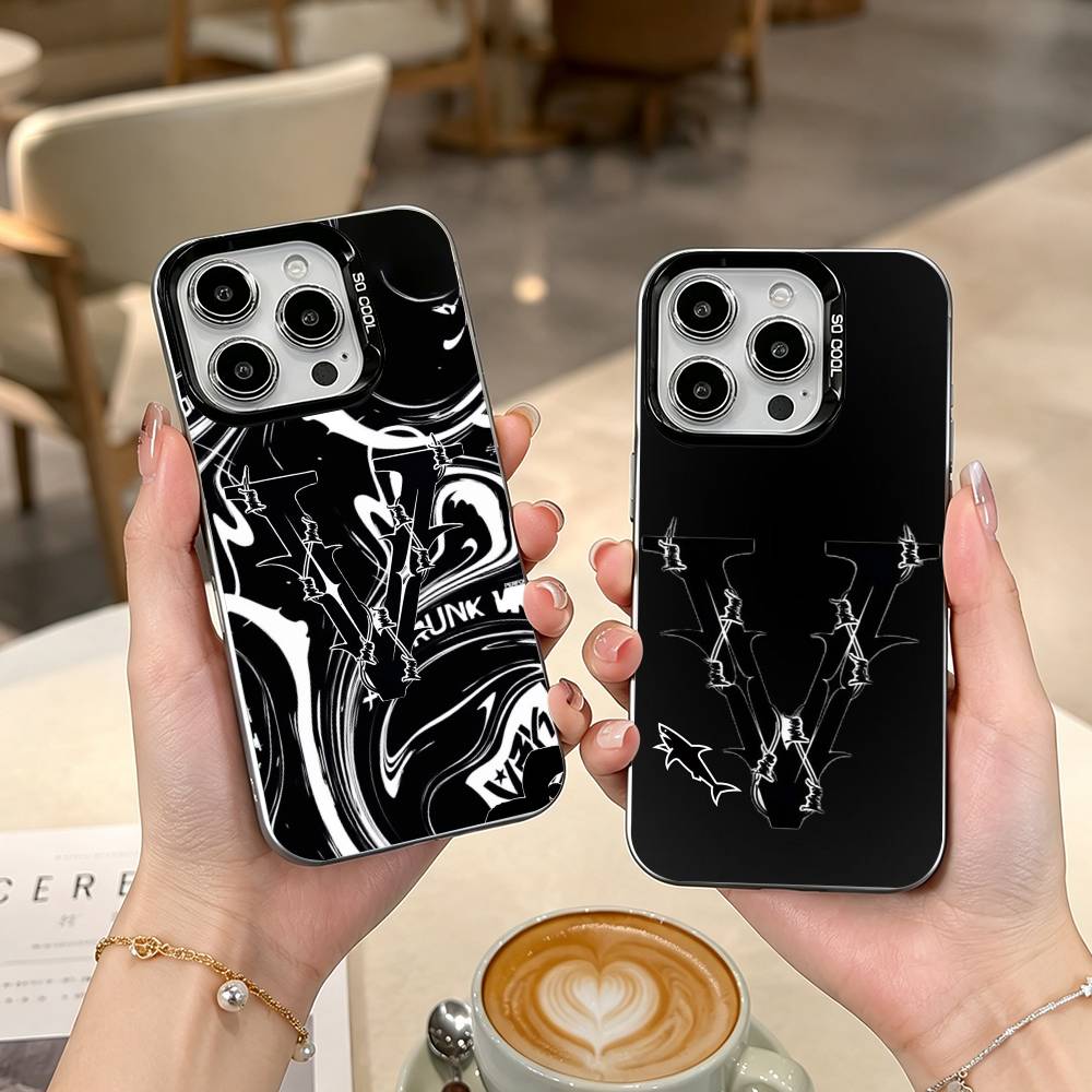 Phone Cases Louis Vuitton - غطاء هاتف أنيق بشعار V-VRUNK كهدية