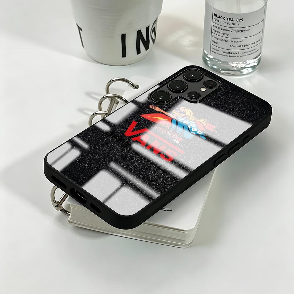 حافظة هاتف زجاجية مغناطيسية بت - مراجعة Phone Cases Louis Vuitton وسعره